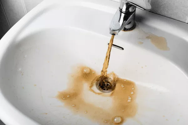 Bruin water uit de kraan